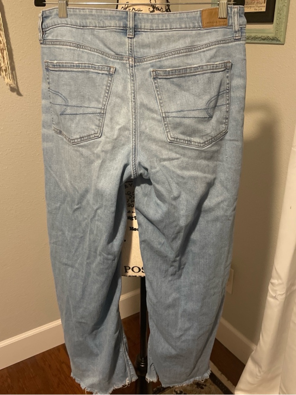 American Eagle Outfitters Low Rise Baggy Wide Leg Wash Distressed Women’s Jeans - Picture 3 of 6